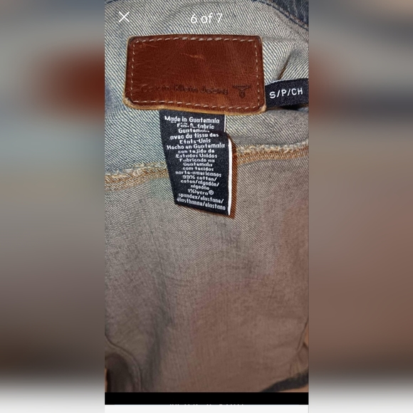 Calvin Klein. Small Womans blue jean jacket. Zipper - Picture 6 of 6